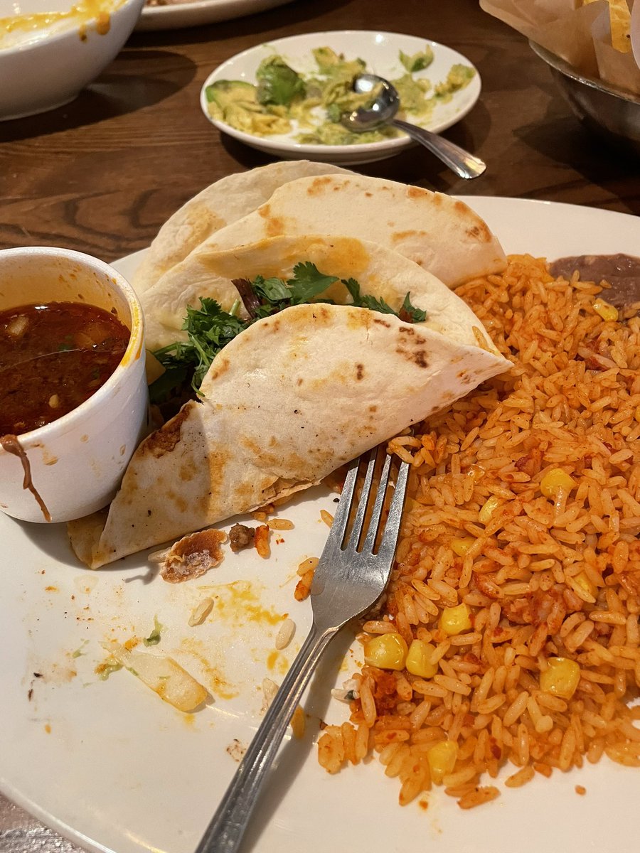 jwest31189's tweet photo. @ontheborder this is a sad excuse for a birria tacos.. and this side of brown avocado .. 👎🏼 https://t.co/BqBJPaCJvx