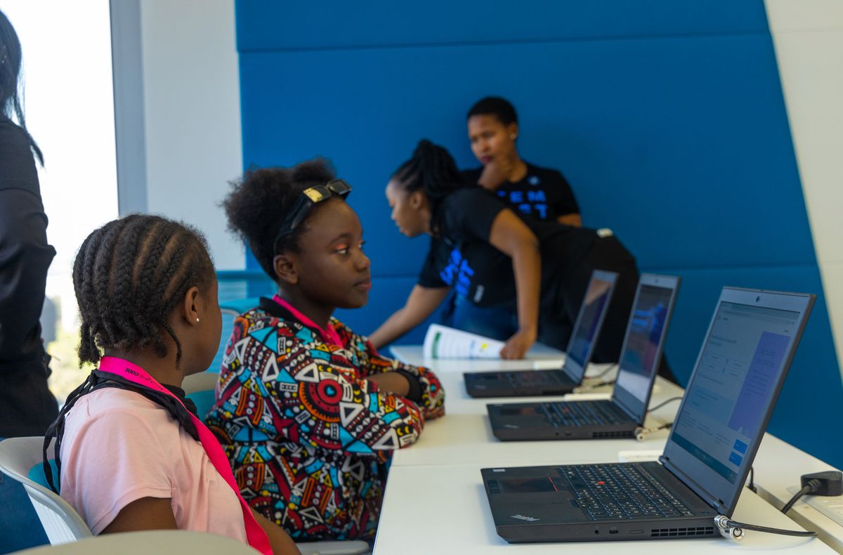BlackGirlsCode's tweet photo. Sharing more candids from our South Africa @BlackGirlsCODE x @IBM Artificial Intelligence & Machine Learning Workshop π€©πΏπ¦ #techforgood #ibmsa https://t.co/rvEmbJ4pga