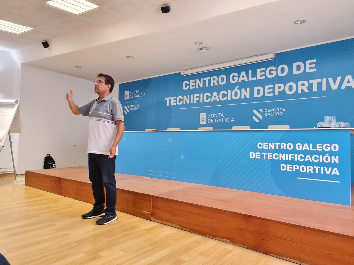 cgtd_pontevedra's tweet photo. Moitas grazas a @BadmintonGalego e @IagoRoel por a interensantísima e amena charla sobre o COMPROMISO, a cargo de @pepmari4 . Un privilexio poder escoltar e interactuar cun grande da sicoloxia deportiva 👏🏻👏🏻👏🏻👏🏻 https://t.co/TGexCedYB6