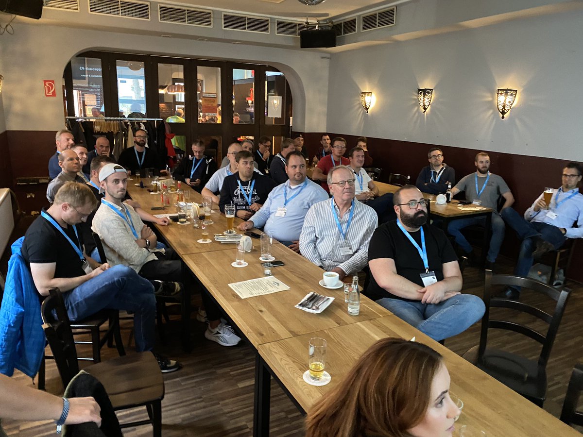 vcnrw's tweet photo. Volle Hütte im Gasthaus 1/4! Mega gut dass ihr alle da seid! Auf einen tollen Abend!
#VCNRW #community #virtualization @ARGOS_Cloud @MarcelMeurer @ThorstenRood https://t.co/3ZbnzNNJLA