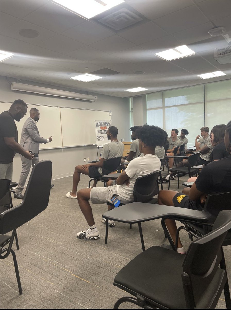 Big thanks to @JordanAwoye of @AwoyeCapital for coming in this summer for a workshop on financial literacy. We had an amazing conversation that will help our guys in the future. #GohTigers | #UnitedWeRoar