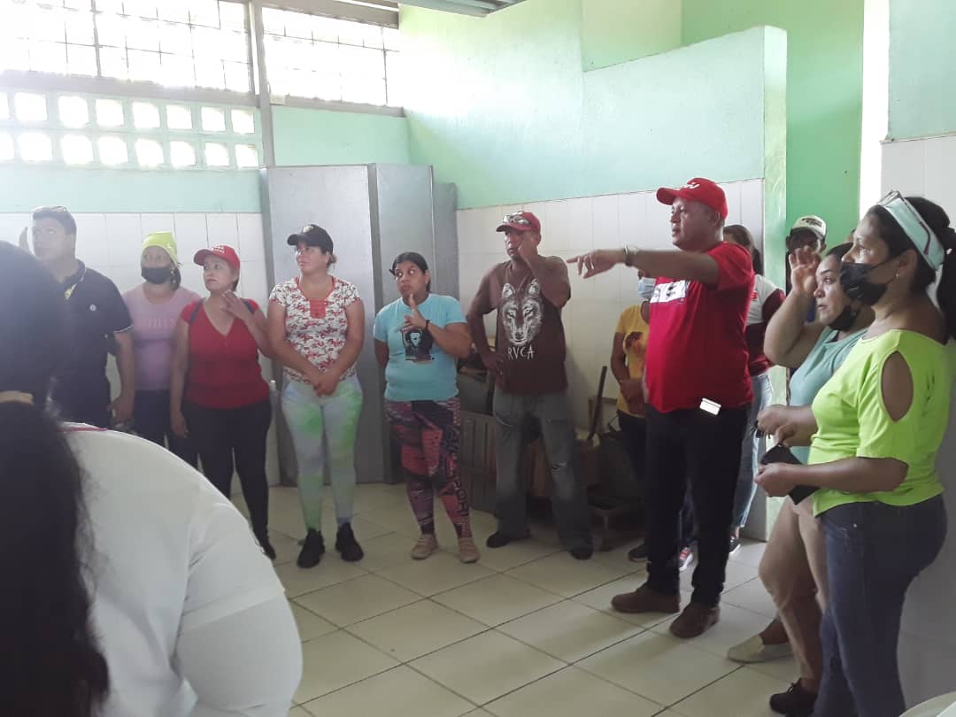 SoyClapSP's tweet photo. Activos en jornada de limpieza voluntaria en el instalaciones del liceo Monseñor Salvador Montes de Oca, activos poder popular instituciones del estado y alcaldía del municipio Simón Planas con su alcalde Angel Prado #SoyComunicadorClap @CLAPLaraOficia1 @Clap_Nacional @dcabellor https://t.co/0VItFt1tZf