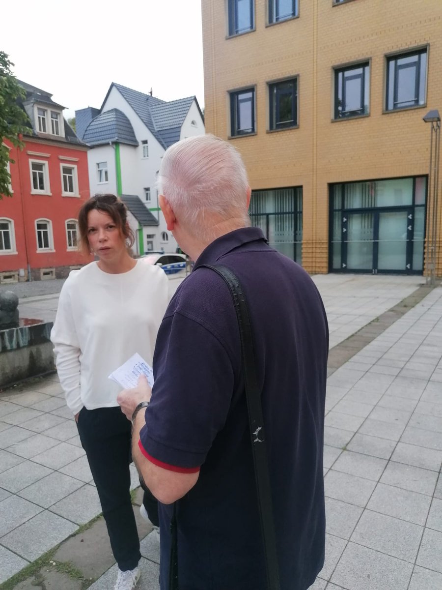 Heute startete der #heisserHerbst in #Freital mit <a href="/AntjeFeiks/">Antje Feiks</a> 🚩!