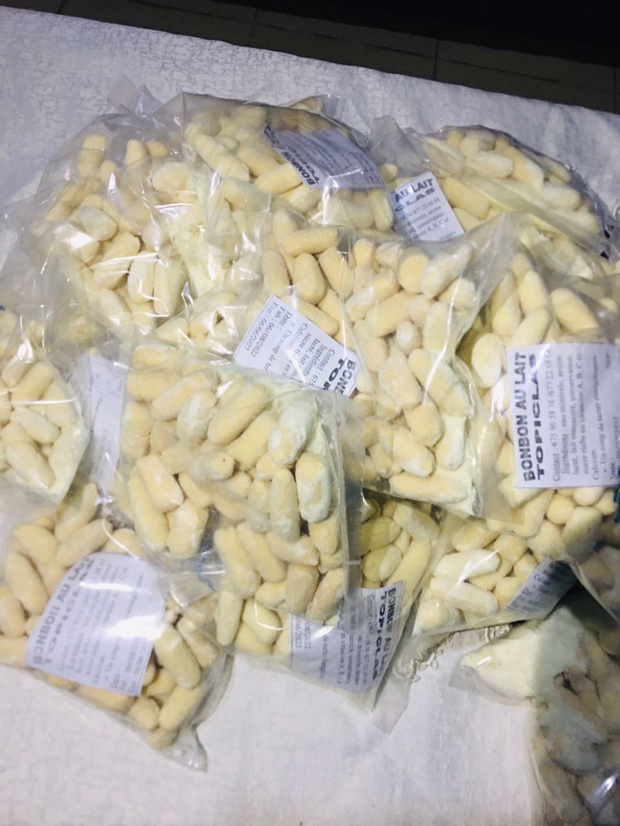 Chabriol4's tweet image. Bonjour TT237, 
j'aide mon père a vendre les bonbons au lait , c'est son gagne pain 🥹
Livraison et expéditions possibles 🤗