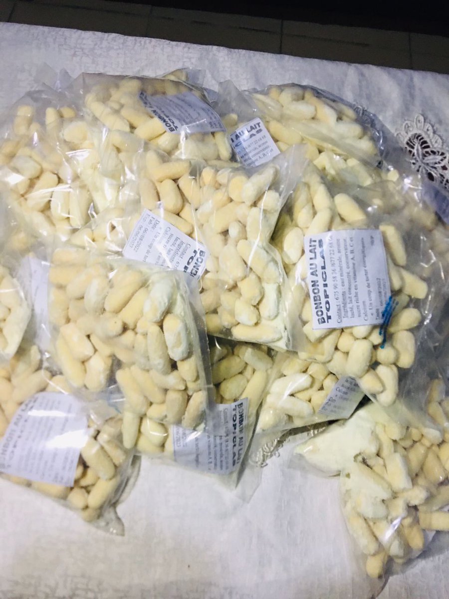 Chabriol4's tweet image. Bonjour TT237, 
j'aide mon père a vendre les bonbons au lait , c'est son gagne pain 🥹
Livraison et expéditions possibles 🤗