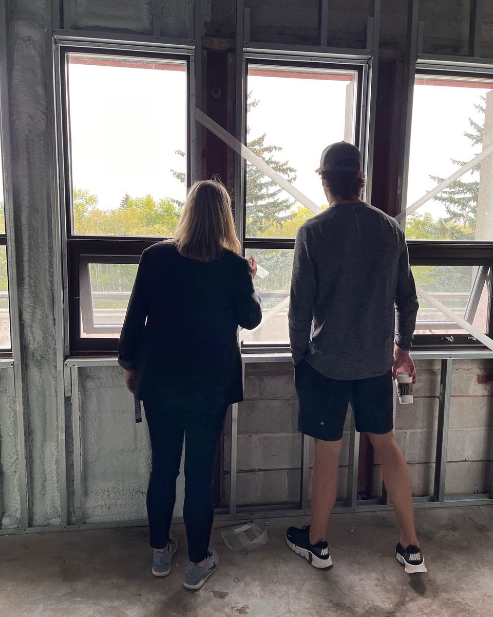 So much fun giving our ambassador @ALowsyPlayer17 a tour of our new space yesterday and seeing the incredible progress! His commitment to learning more about the work that will be done within these walls is amazing. @NHLJets @BockstaelCon