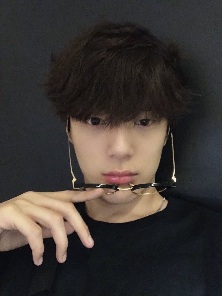 thempxpermine's tweet photo. ใส่คอนเทคเลนส์มากๆก็แสบตา💔 https://t.co/LVCrelXeKK