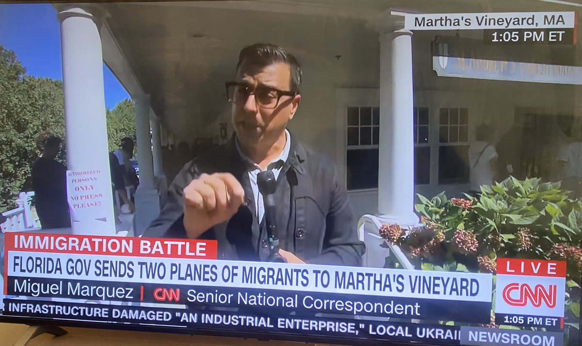 BlueBoxDave's tweet photo. For 2 years residents of Del Rio, Texas have dealt with thousands of migrants everyday. 50 arrive in Martha’s Vineyard and CNN rushes a reporter there. Amazing. https://t.co/BKNhWDLhsN