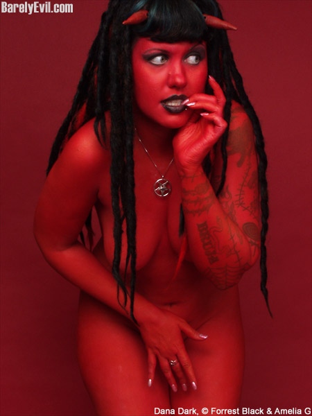 BarelyEvil666's tweet photo. #danadark photographed for https://t.co/Iu3F882jUi 

Pictured: @crybabyjuju
📷 @ForrestBlack &amp; @AmeliaG

#barelyevil #devilgirl #devilbabe #gothgirl #gothic #goth #nsfwart https://t.co/vVpRrcNRhE