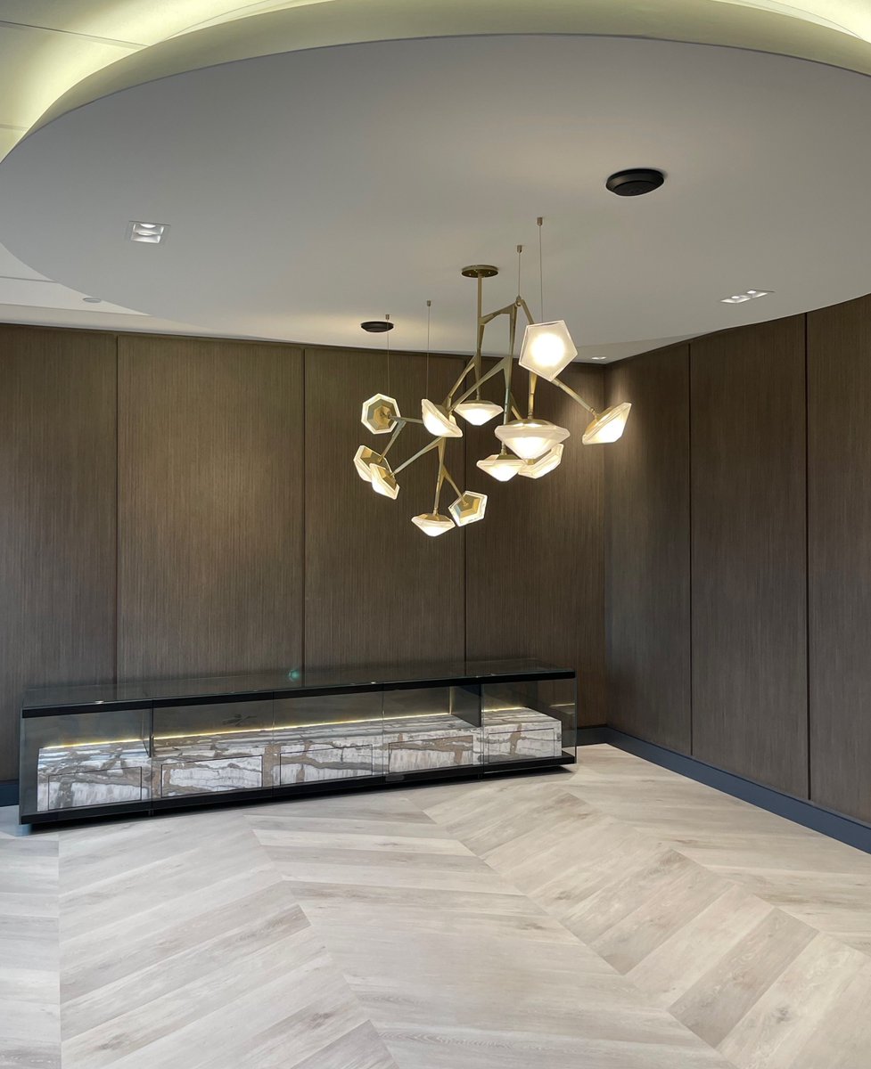 A little bit of pattern goes a long way. 

Featuring Aspecta Contours Chantilly, "Alpin." Order samples here:  bit.ly/3Q13xet #commercialdesign #flooring #hospitalitydesign