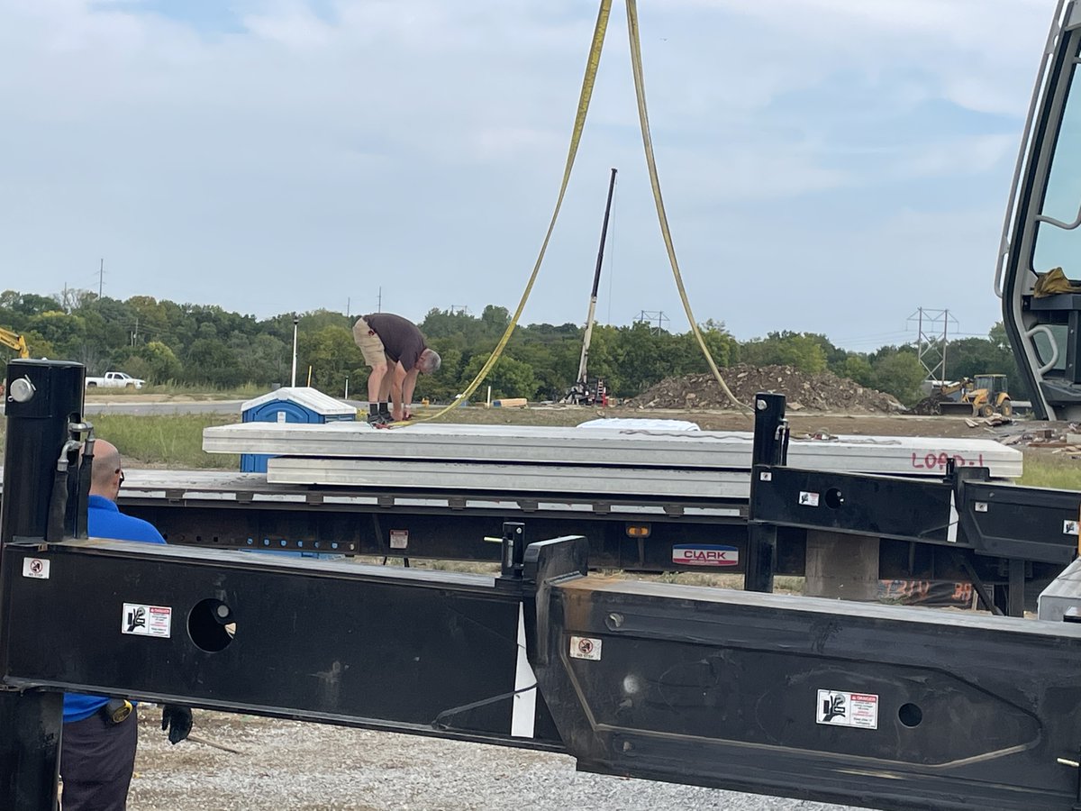 RoeserHomes's tweet photo. Our team is busy out in Wilshire Hills today! 🛠️ Check out this concrete install for the suspended garage of our Roanoke in Lot 37. To learn more about our homes in Wilshire Hills, check out our website https://t.co/hYv3LMF1lb! https://t.co/O5Dk1g5U5y