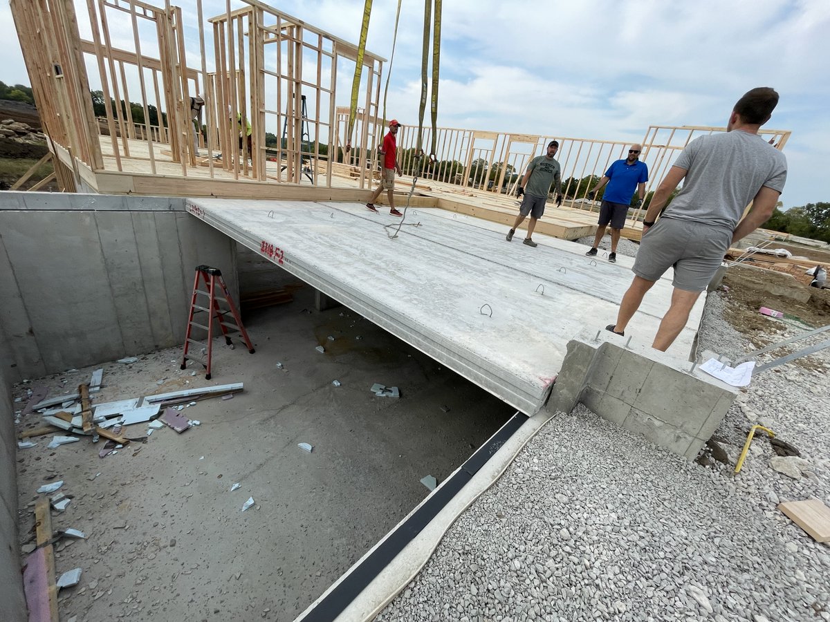 RoeserHomes's tweet photo. Our team is busy out in Wilshire Hills today! 🛠️ Check out this concrete install for the suspended garage of our Roanoke in Lot 37. To learn more about our homes in Wilshire Hills, check out our website https://t.co/hYv3LMF1lb! https://t.co/O5Dk1g5U5y