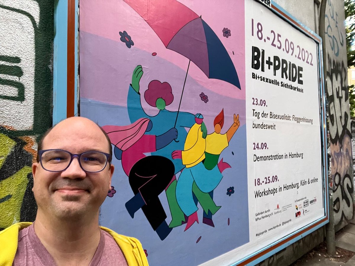 BiPlusPride's tweet photo. Erstes Werbeplakat in der Bahrenfelder Str. 129: Wer macht auch ein Foto? Schau vorbei!

#bipluspride #bivisibility #bipride #biwerbung #bisexuell #bisexual #bi #pansexuell #pan #pansexual #polysexuell #polysexual #omnisexuell #omnisexual #biumbrella #bisexualumbrella #bahrenfeld https://t.co/SkJR8wF1U2