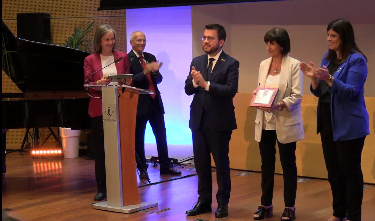 eixdiari's tweet photo. Un projecte de simulació clínica en infermeria del Campus d’Igualada-UdL rep el Premi Vicens Vives. Els premis Vicens Vives són distincions que atorga anualment el Govern de Catalunya en reconeixement a la qualitat docent universitària
@campusigualada
https://t.co/S108dwFoO3 https://t.co/8ZO4HlA5ZP