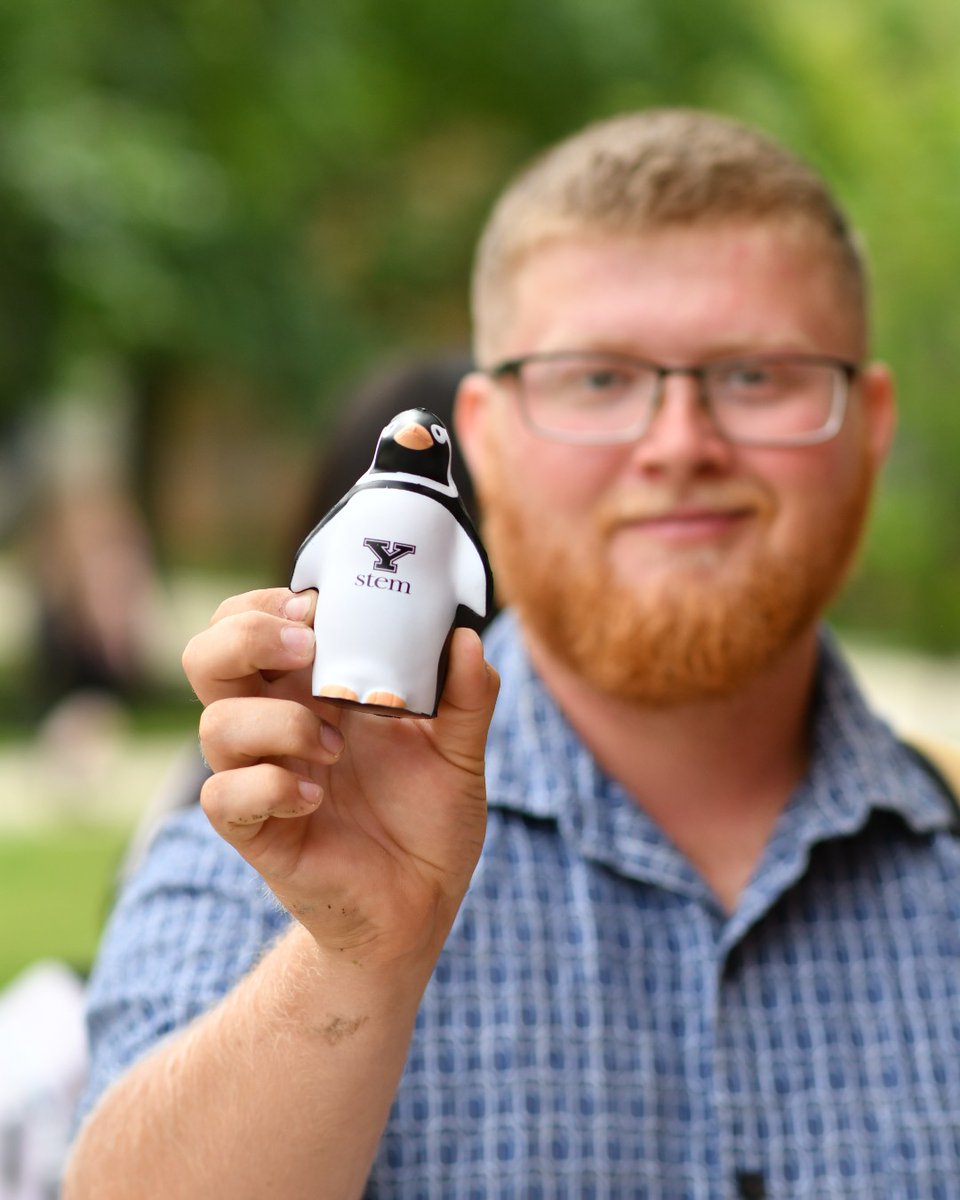 What do you call it when a biologist takes a photo of himself?

A cell-fie.😉 🐧