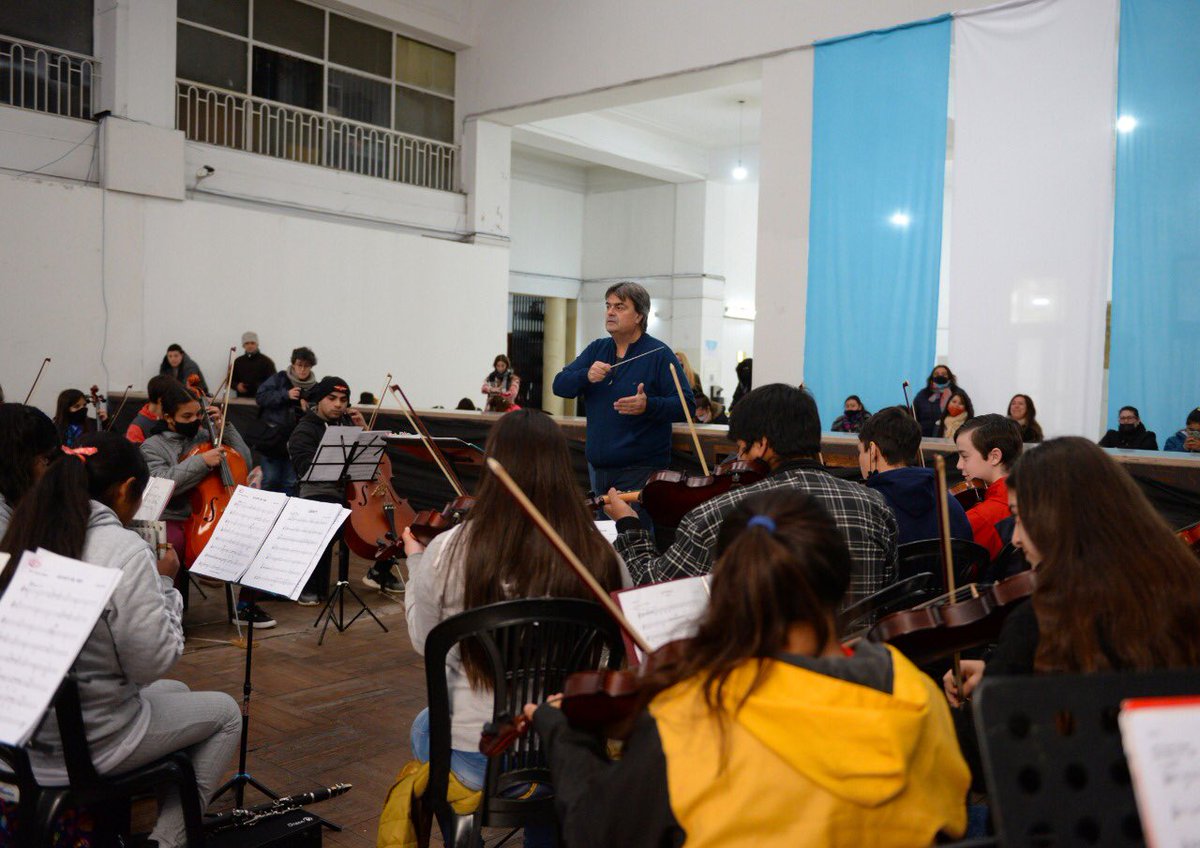 munimardelplata's tweet photo. 🎺¡La Orquesta Municipal Infanto Juvenil se sube al escenario del Teatro Colón! https://t.co/8VyEfNMjlB