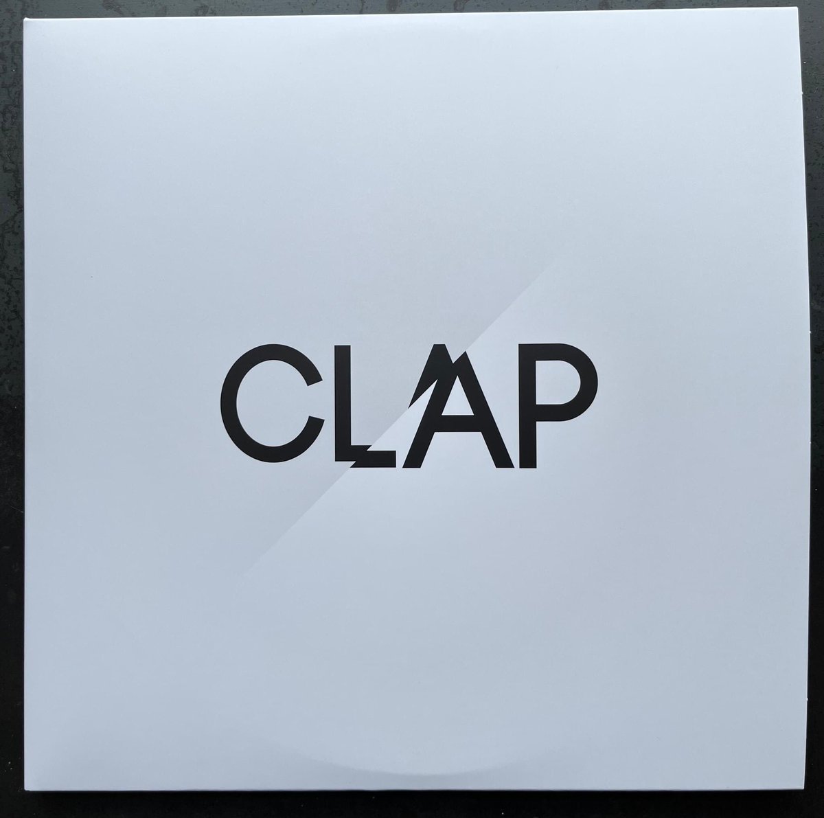 fankon's tweet photo. *OUT NOW*
CLAP. An Anatomy Of Applause

My "Eπευφημισμóς" is included in (and especially made for) this thematic, double-LP compilation among pieces by favourite artists.

Get your copy now on https://t.co/dIAqq60ofV https://t.co/7iA7i7ibIl
