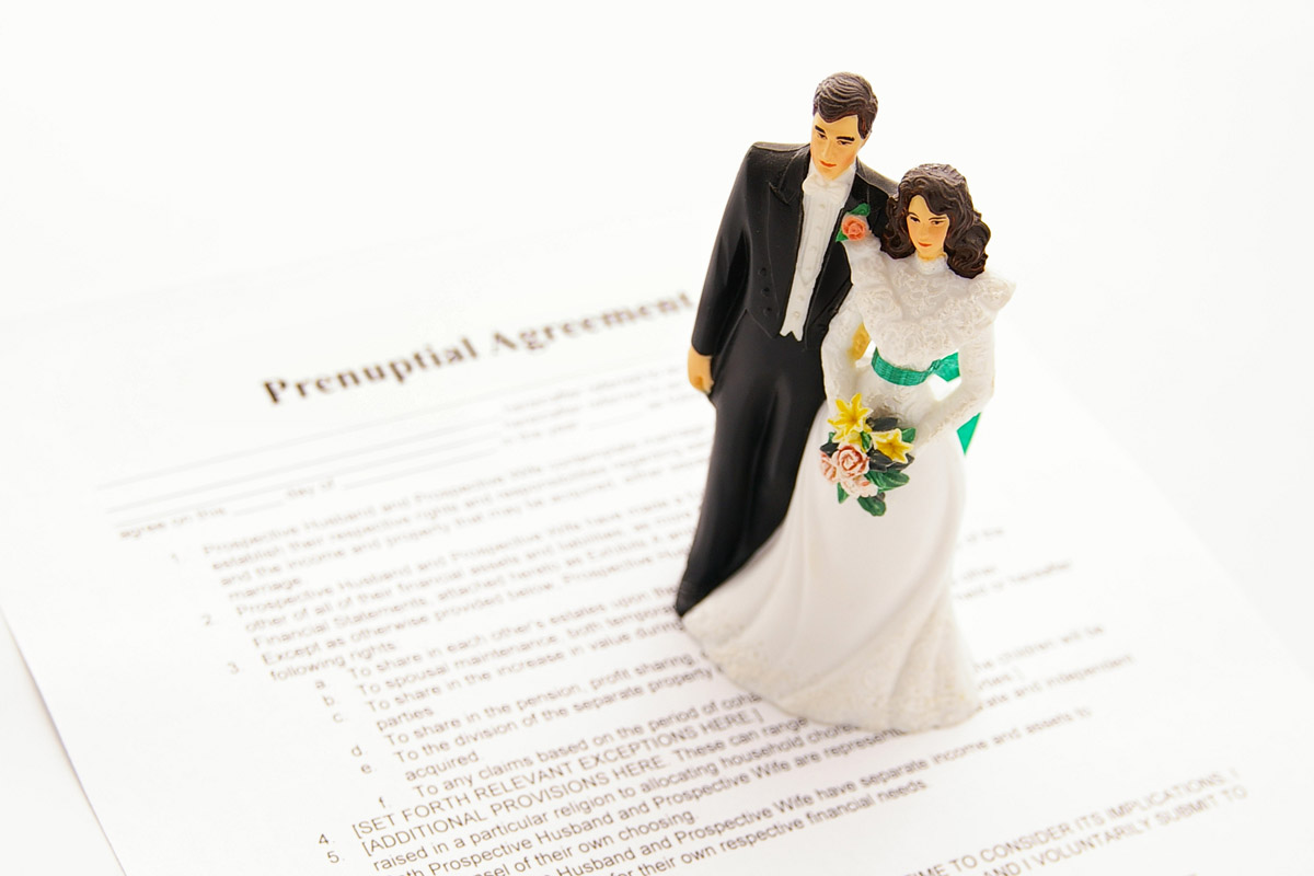 GlobeAdvisor's tweet image. Why #prenups are no longer just for the wealthy “Marriage is beautiful partnership that also entails huge financial risk. The moment you get married all your assets become matrimonial assets” says Anju Sharma @HunjanFinancial tgam.ca/3RQZvHs @venividitweety @HartzmanAssoc