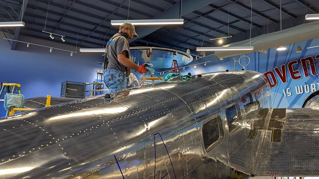 the_cosmosphere's tweet photo. Last week our #SpaceWorks crew took a trip to the @AEHangarMuseum in Atchison, KS. They polished & shined up Muriel, the world's last remaining Lockheed Electra 10-E. #AmeliaEarhart flew an identical aircraft during her final flight. Thank you for the opportunity, AEHM! ✨✨ https://t.co/SdM46JnE4l