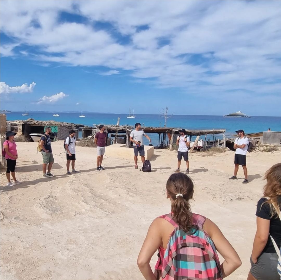 CepFormentera's tweet photo. Iniciem la formació "El patrimoni natural, cultural i històric de Formentera" per a docents nouvinguts amb el Pere Mateu Cantallops del @campaprenentatgeformentera @CepFormentera https://t.co/Yy9R2hFMfU