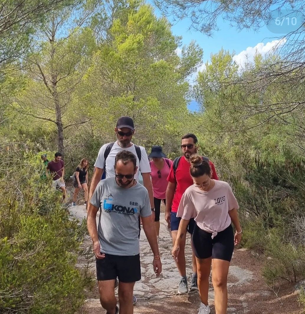 CepFormentera's tweet photo. Iniciem la formació "El patrimoni natural, cultural i històric de Formentera" per a docents nouvinguts amb el Pere Mateu Cantallops del @campaprenentatgeformentera @CepFormentera https://t.co/Yy9R2hFMfU