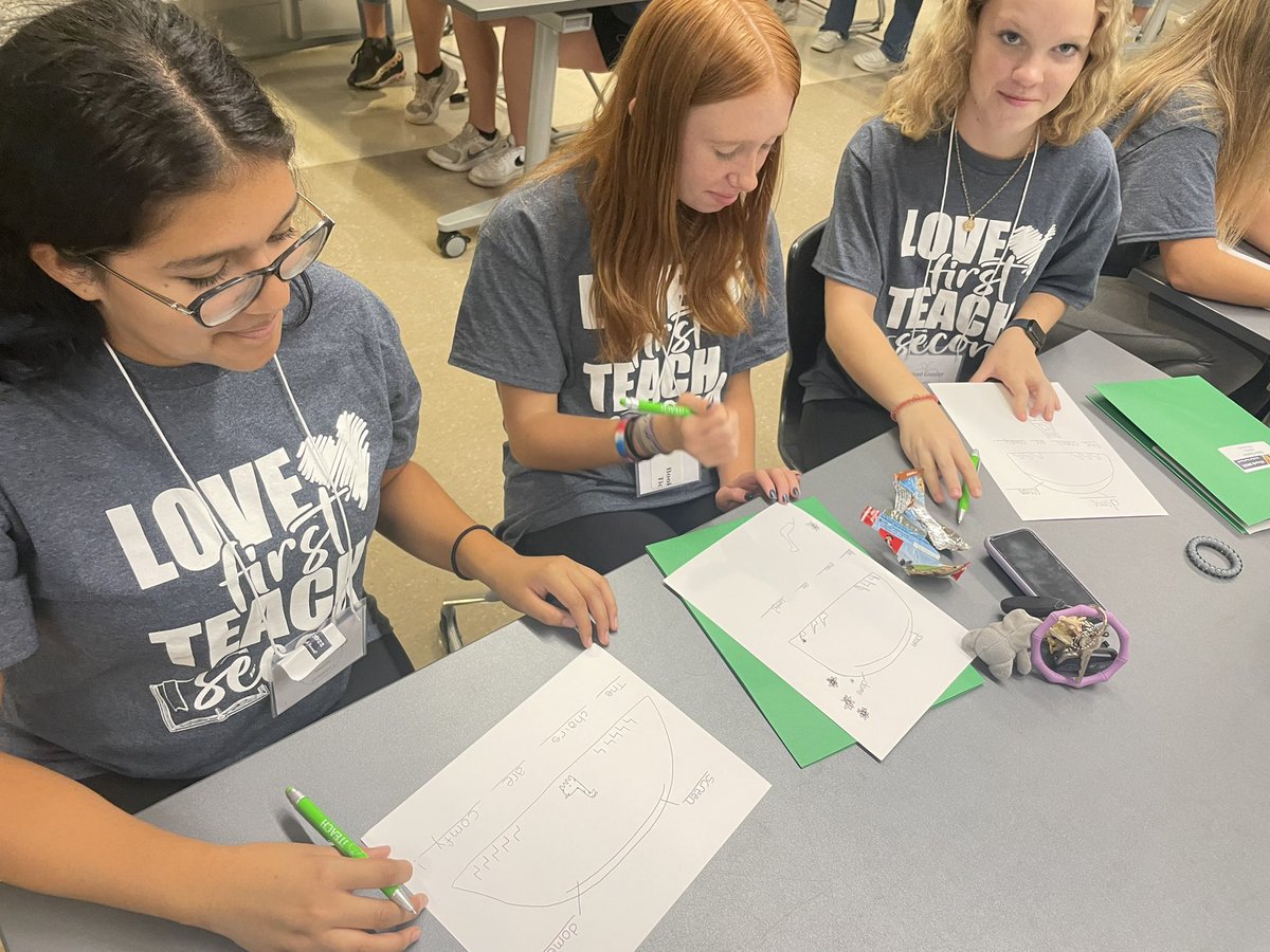 whitneegrant's tweet photo. Loved watching Teacher Cadets learn how to support students with IRA & community writing today at the #iTeach conference! Plus I got to spend the day w/my favorite presenter & friend Samantha Rochester ๐๐ #LoveFirst #TeachSecond @RoperMountain @LitSpecMaeMae https://t.co/Vvf5AnEMe7