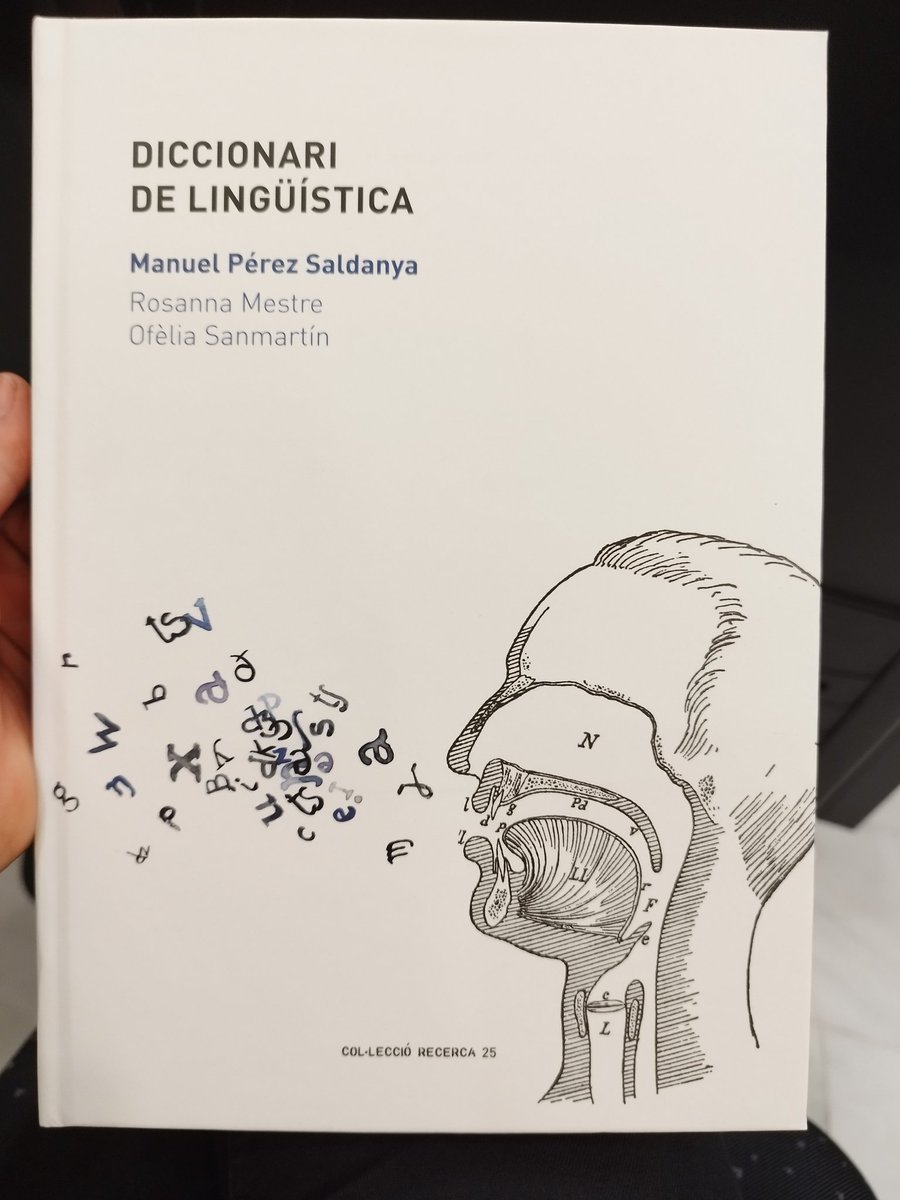 LauSamper's tweet photo. L'Oficina d'Ús i Promoció del Valencià de @ccoopv en l'acte de presentació de "Diccionari de lingüística" coeditat per l'@AVLoficial i el @termcat. #EnValenciàCCOOPV #OPUV  #DiccionariLingüística #AVL #termcat https://t.co/Ph2gLOj7vS