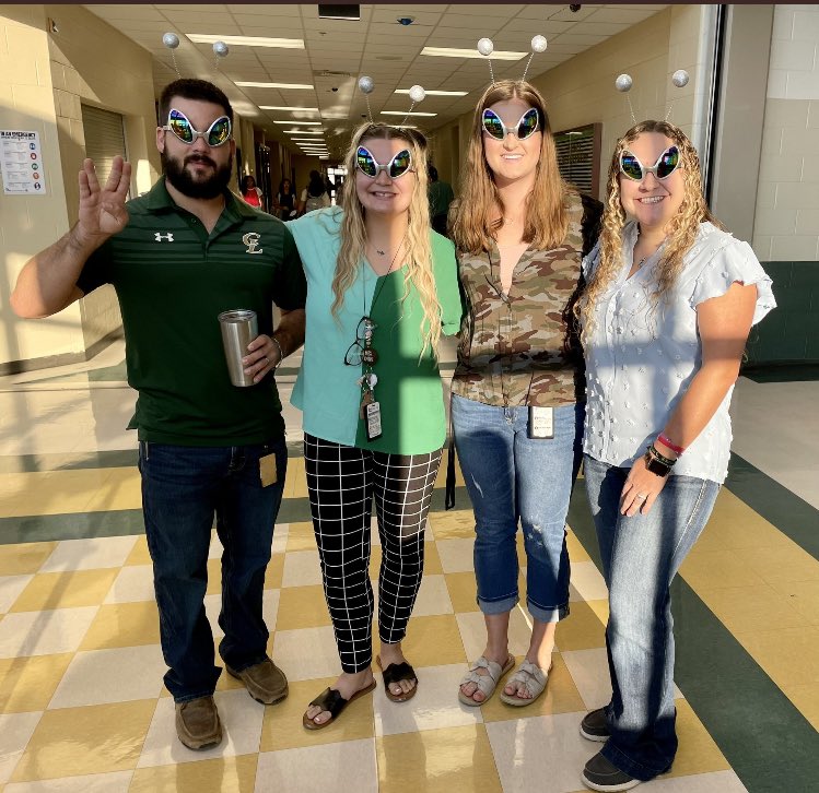 BHSPrincipalB's tweet image. It’s national Teach Agriculture day and there aren’t any around as good as ours! #keepring @CLHSPrincipal @CanaanDreibrodt @AlexHigbyCLHS @MandyEpley