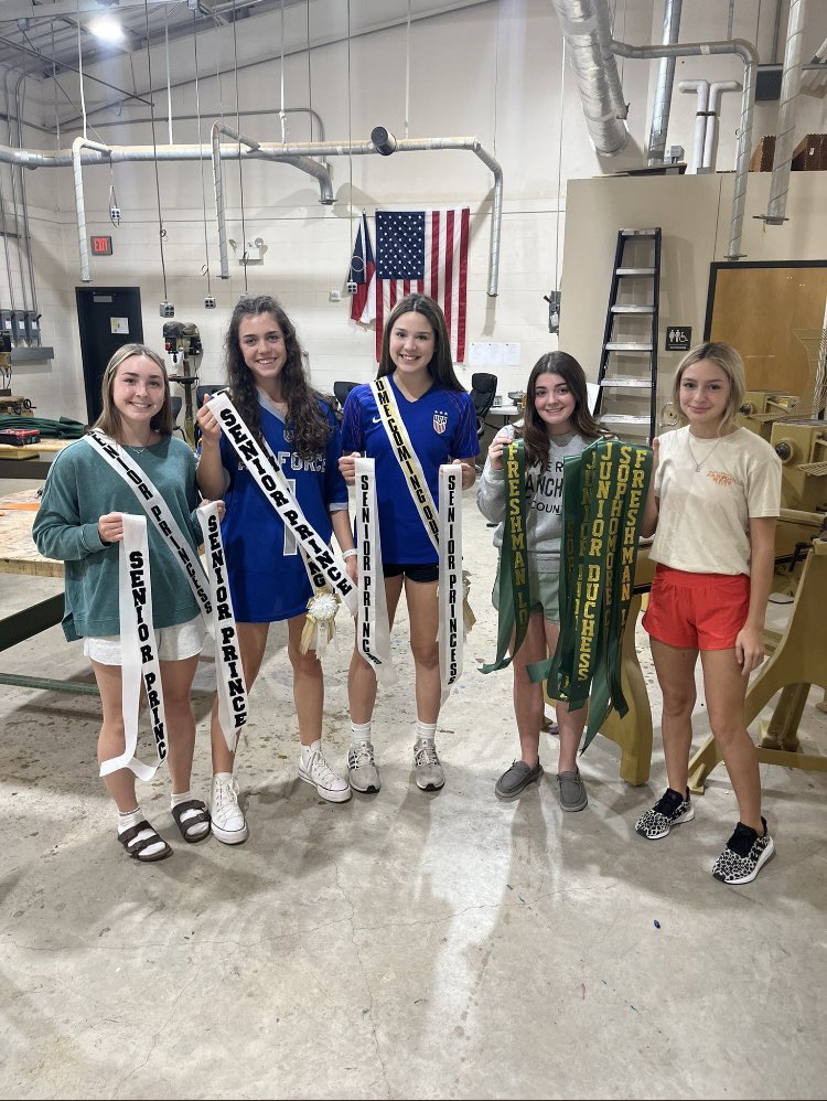 BHSPrincipalB's tweet image. It’s national Teach Agriculture day and there aren’t any around as good as ours! #keepring @CLHSPrincipal @CanaanDreibrodt @AlexHigbyCLHS @MandyEpley