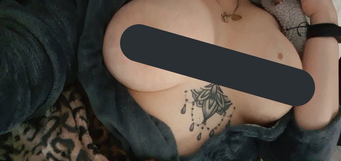 Tits look good even when I don't feel good x https://t.co/24CqiIb4K0<a href="/tag/christmasdelivery"class="tags"><span>#christmasdelivery</span></a>