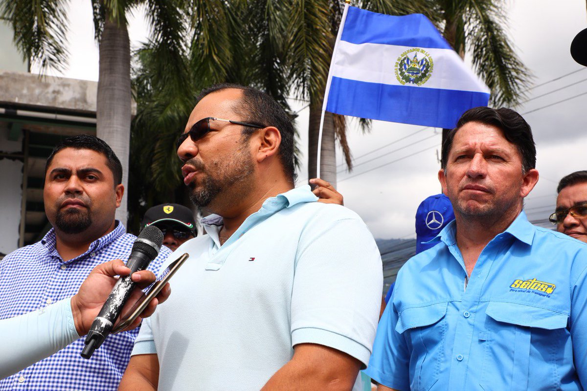 NoticiasRSV's tweet photo. #NRSV|🚚🗣️ Los macizos de la @MNacionalTSV se dejaron caer a el Salvador del Mundo para disfrutar del desfile de este 15 se septiembre. https://t.co/itfznHRQWA