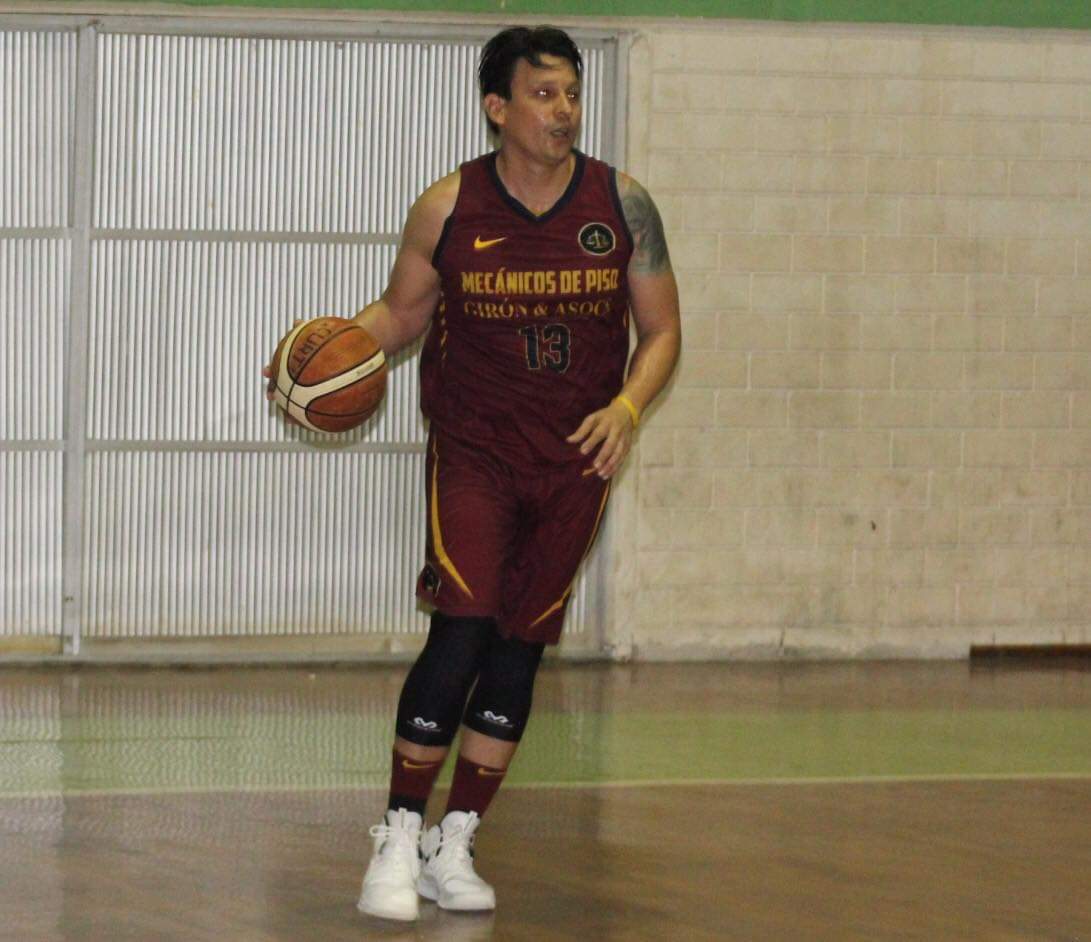 RulotheTank13's tweet photo. #ballin #ballislife #mecanicosdepiso #basketball #basquetbol #forever13 https://t.co/aRYMUZE7Vt