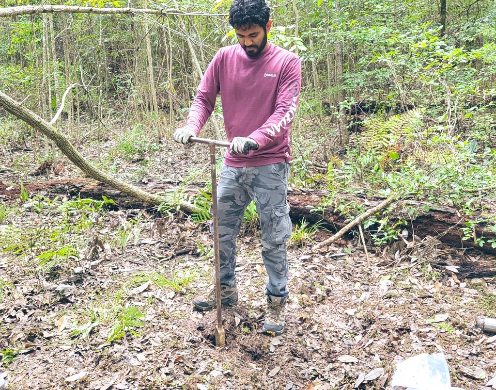 ApssLab's tweet photo. Field soil sampling at Lauderdale county, MS https://t.co/QNxxoMuwm0