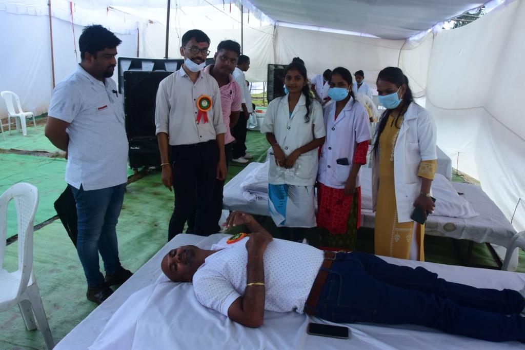 LloydsMetal's tweet photo. Lloyd's Metals and Energy Limited organized a grand health and blood donation camp for the people of 40 to 50 villages in the Surjagad Mining area of ​​Gadchiroli.  @CMOMaharashtra @DGPMaharashtra @Dev_Fadnavis @mieknathshinde @BPrabhakaran3 @DM_GADCHIROLI https://t.co/HR3UJUv8YE
