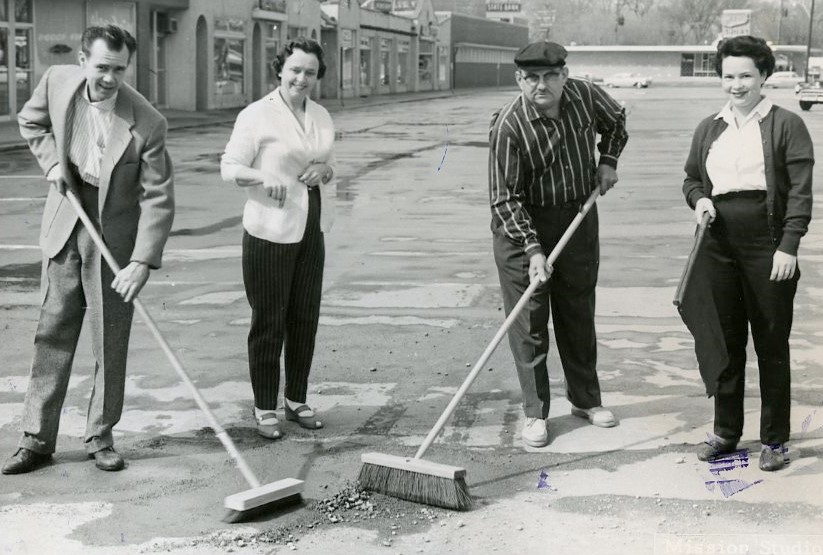 CityofMissionKS's tweet photo. With the Mission Sidewalk Sale happening this Sat., Sept. 17 along Johnson Dr., here is our #TBT to what Johnson Dr. used to look like.
To view more history about Mission; visit our webpage: https://t.co/0kfFxnPu1C
#missionsidewalksale #WeAreMissionKS #Otocast #JohnsonDrive https://t.co/XsmP6OPVyK