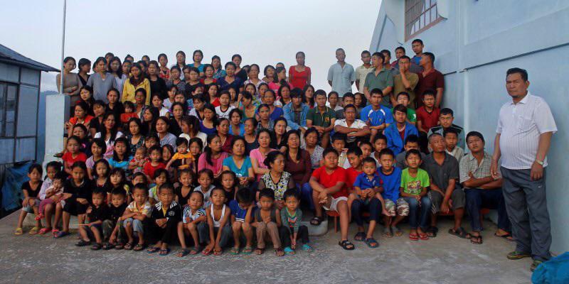 Goddie_Ke's tweet photo. The world's largest family was composed of 94 children, all sired by a man called Zionnghaka, with 39 wives. https://t.co/lsQtDLLlsW