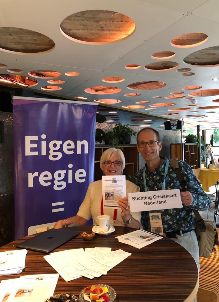 Crisiskaartggz's tweet photo. Op 14-9 waren onze 2 bestuursleden @ritavanmaurik &amp; @icokloppenburg met een stand aanwezig op het Nazomer festival Beschermd Thuis in Apeldoorn, georganiseerd door de @VNGemeenten en @ZonMw. 

Meer info: https://t.co/4nDRHfeToS

#crisiskaart #zelfregie #ggz #veiligbeschermdthuis https://t.co/A0audpVkl6