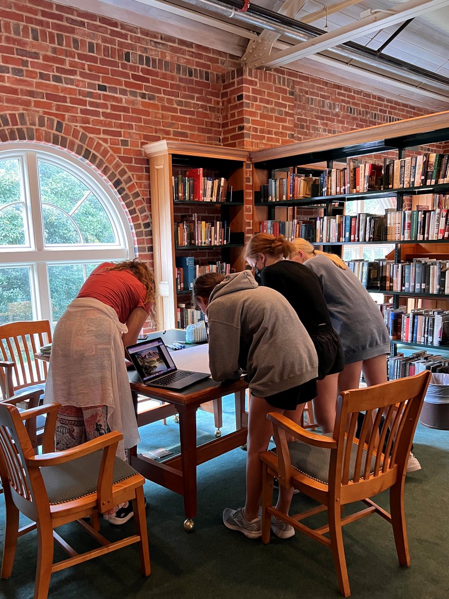 MadHuffLib's tweet photo. So many places to collaborate in the #MadeiraLibrary, as demonstrated by @MadeiraGrade9. https://t.co/CaZ5Gx4LgM