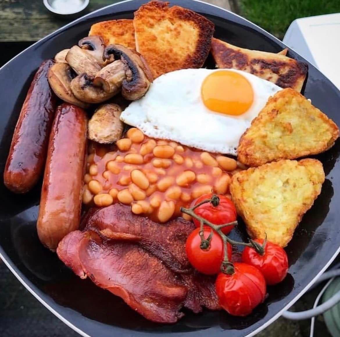 AFCCrowthorne's tweet photo. Proper build up to Sundays opener with a schedule of good diet and hydration. https://t.co/w8nMqVrmZO