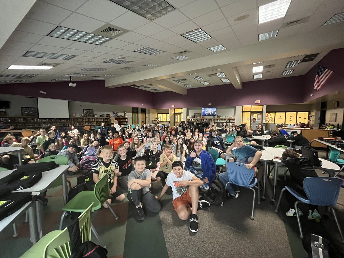 iluveducating's tweet photo. Our @MMSMustangs14 6th grade selfie with @peterhreynolds! @MicrosoftFlip @metmuseum #dotday22 #dotday #IAGDTBAM https://t.co/eI65qxPzTX