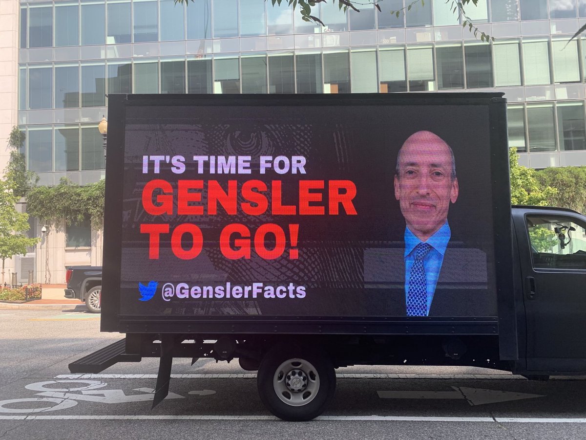 HedgeHater's tweet photo. Seen in DC today, stand up for investor’s rights! #genslerfacts #GenslerResign @GenslerFacts https://t.co/vOiDzjLdD6