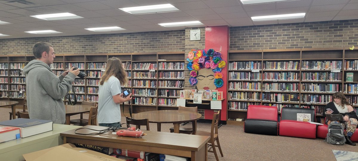 ChsKnox's tweet photo. We are really pleased with the aid of the National Art Honors students work on our Hispanic-American Heritage Month display! #yallmeansall #kcslms #BobcatNation https://t.co/aZ28SFIQfv