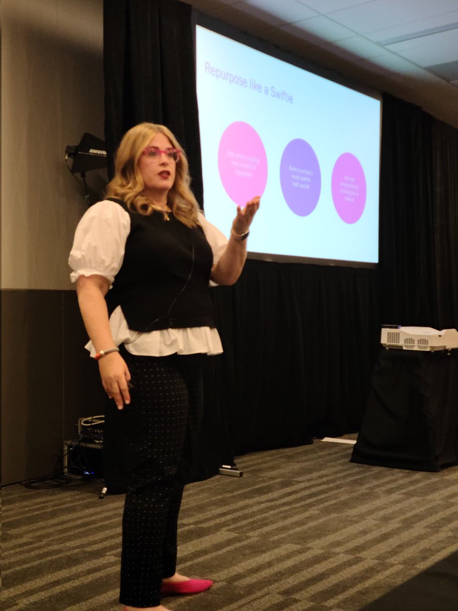 Awesome session by <a href="/ahaval/">Ahava Leibtag</a> about what B2B merketers can learn from <a href="/taylorswift13/">Taylor Swift</a>: 
➡️ Rewrite and repurpose 
➡️ Anticipate and connect
➡️ Call-back 
#CMWorld
