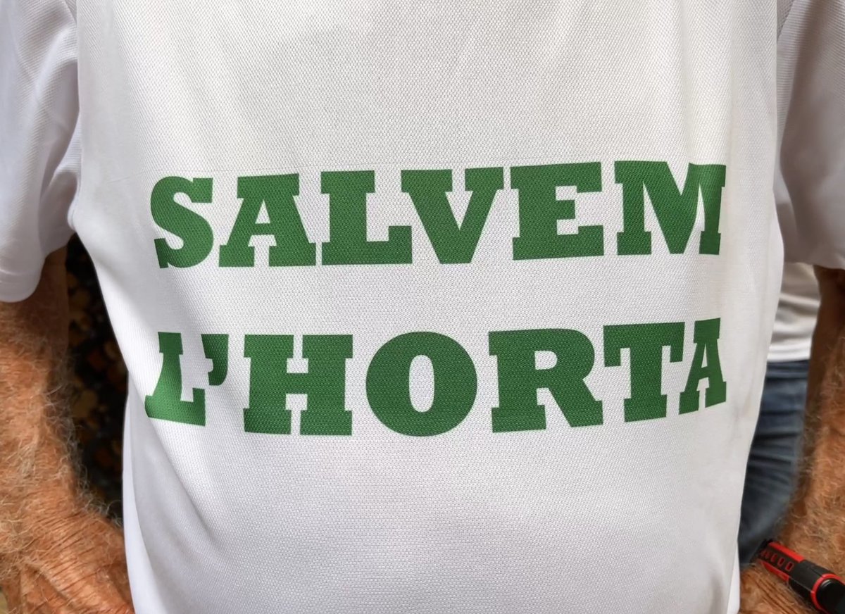 indiboix's tweet photo. Si canvies arbres per ciment enterres l’aliment! Salvem l’Horta! No al polígon de Torreblanca! https://t.co/MNPNhnxPeb