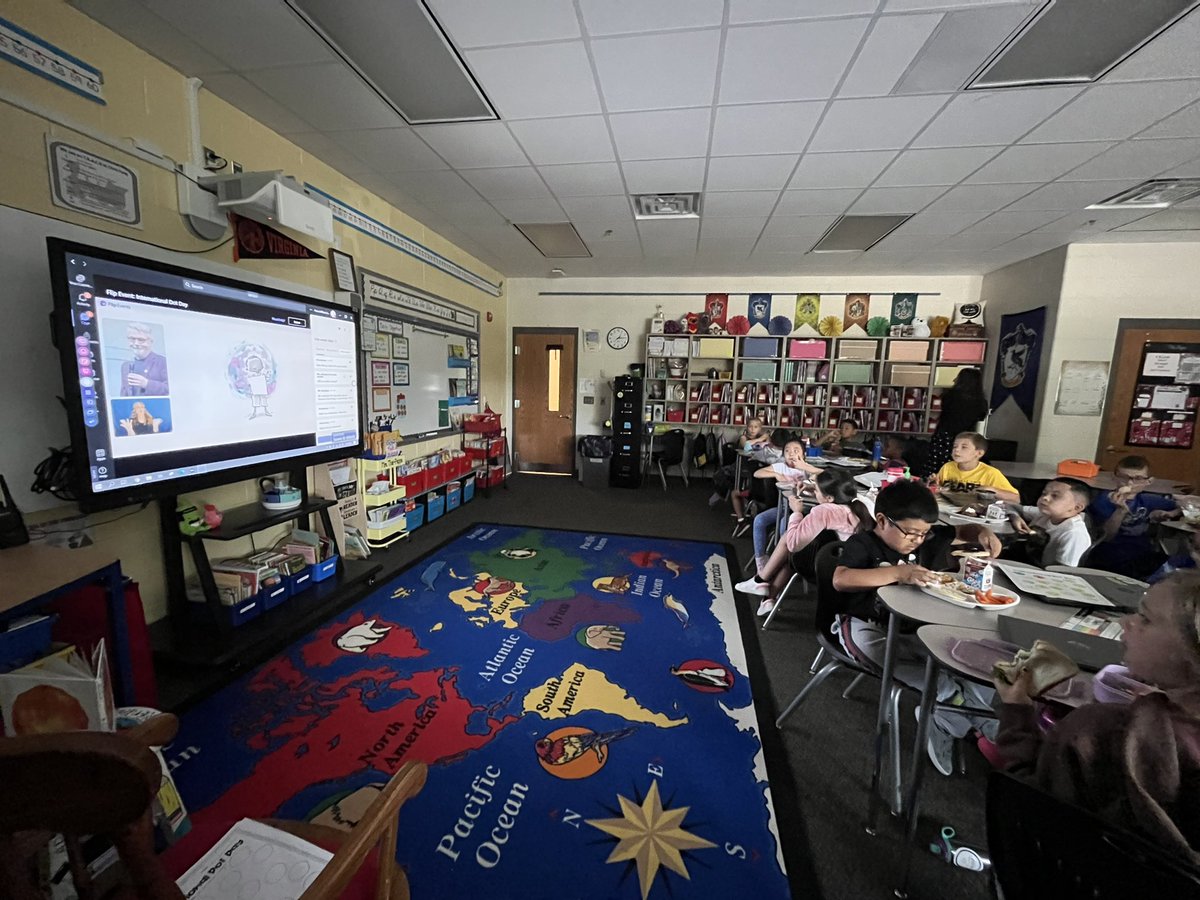 MrsThaiPappa's tweet photo. Celebrating International Dot Day with @peterhreynolds, @FablePaul and @inc_yv thanks to @MicrosoftFlip! My third graders loved it @ChrisYungES #InternationalDotDay #cyessteamengines https://t.co/HXEnYWKyWH