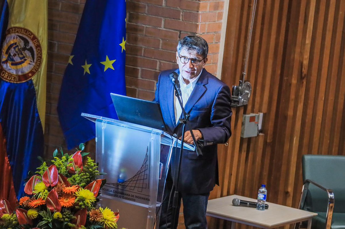 ProbogotaRegion's tweet photo. ¡El #SmartcoSummit llegó hoy a la @escuelaing! El rector Alfonso Rodríguez Díaz fue el encargado de abrir este segundo día de encuentro en torno a las #ciudadesinteligentes en América Latina. https://t.co/RMAcVO9JZf