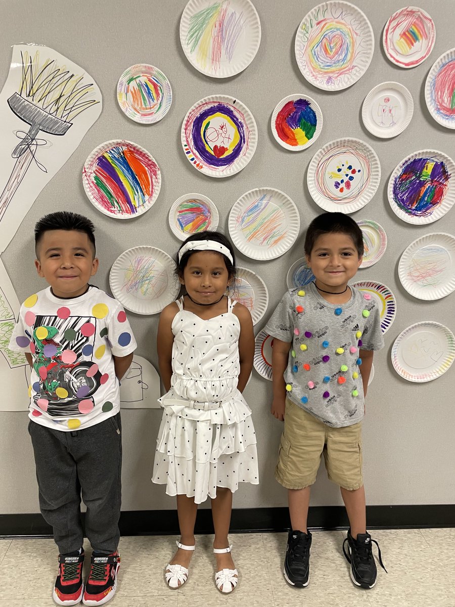 VinesPrimaryLMC's tweet photo. Dot Day @deSantiago_AISD! We are making our mark!
#MakeYourMark #WeGrowGraduates https://t.co/qKotIlKf3R
