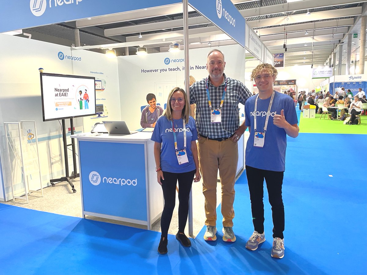 nearpod's tweet image. Nearpod love from around the globe! 🌎💙

Teachers at the @TheEAIE Conference in Barcelona, Spain, are showing their Nearpod spirit! ✨ 

Are you attending? Stop by booth E25 to pick-up some cool swag and chat with our team! 👕 🎉 #EAIE2022 #INTLed #HigherEd