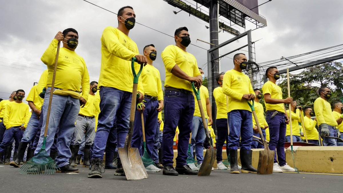 Este 15 de septiembre nos unimos a la celebración de nuestra #VerdaderaIndependecia 🇸🇻

500 internos en fase de confianza serán desplegados tras el desfile para ejecutar tareas de limpieza y recolección de basura al finalizar la fiesta cívica.