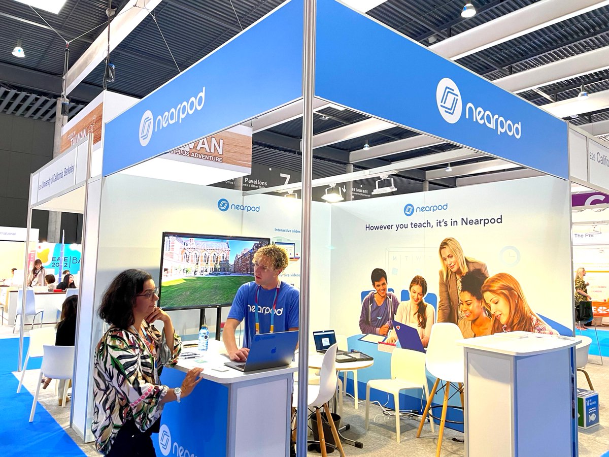 nearpod's tweet image. Nearpod love from around the globe! 🌎💙

Teachers at the @TheEAIE Conference in Barcelona, Spain, are showing their Nearpod spirit! ✨ 

Are you attending? Stop by booth E25 to pick-up some cool swag and chat with our team! 👕 🎉 #EAIE2022 #INTLed #HigherEd